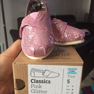 Tiny baby toms in glitter pink